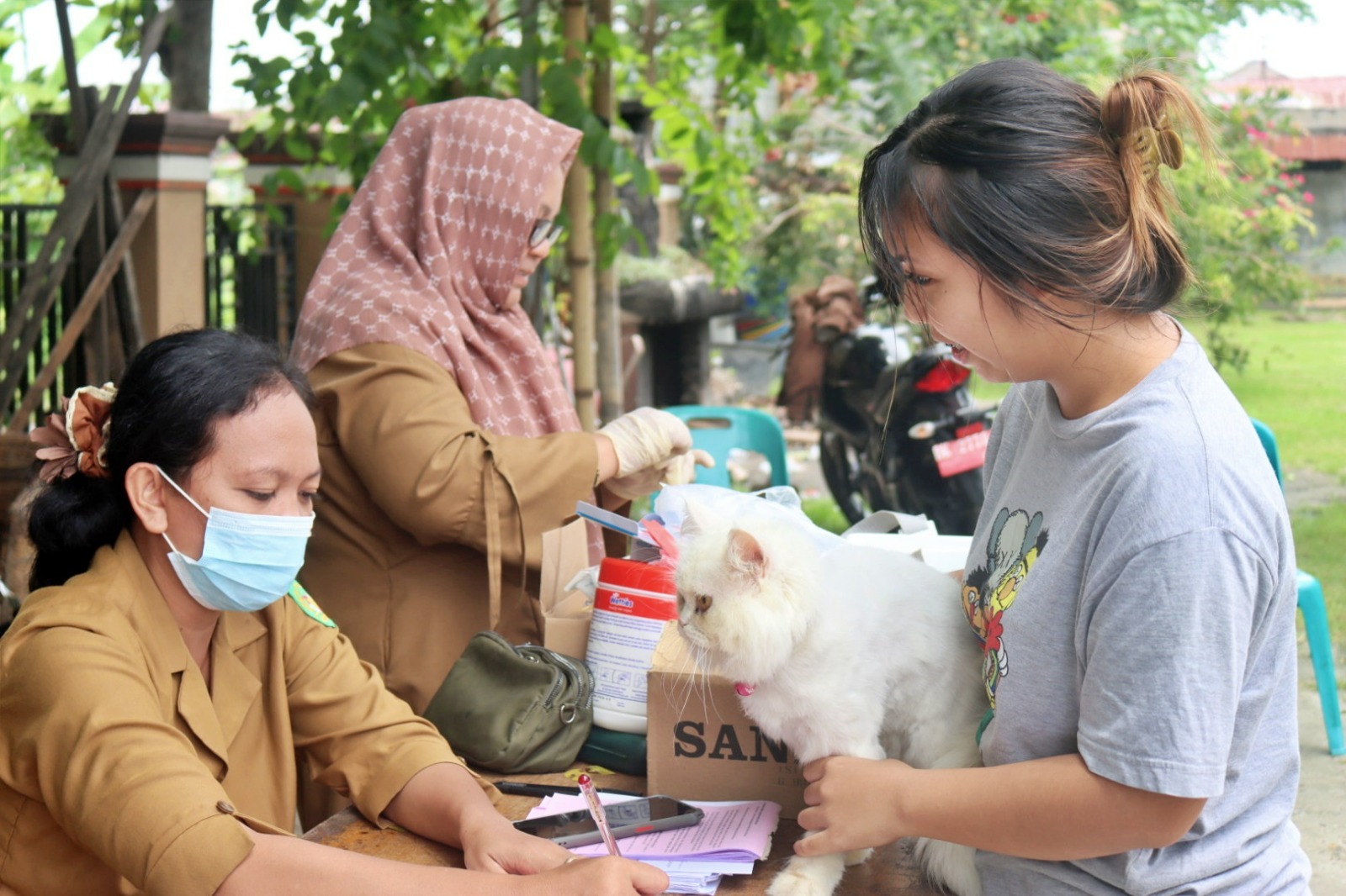 Antusias Warga Bawa Peliharaan Ikut Vaksinasi Rabies 